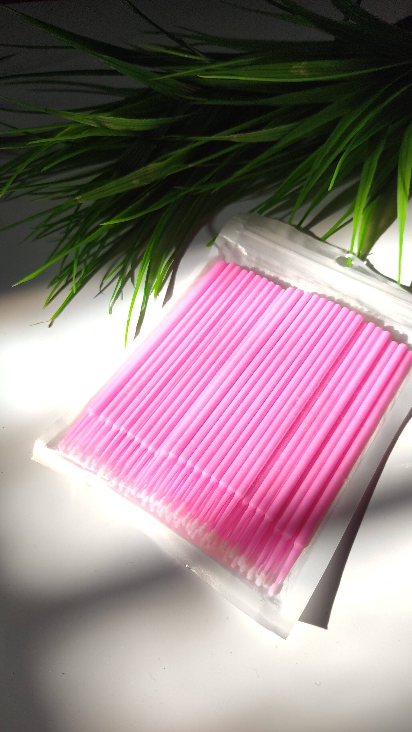 /images/products/disposables/eyelash_sticks_to_clean_cuticules.jpeg